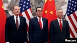 中國副總理劉鶴(中)與美國貿易代表萊特希澤、美國財長努欽在北京釣魚台國賓館舉行會晤。(2019年5月1日） 