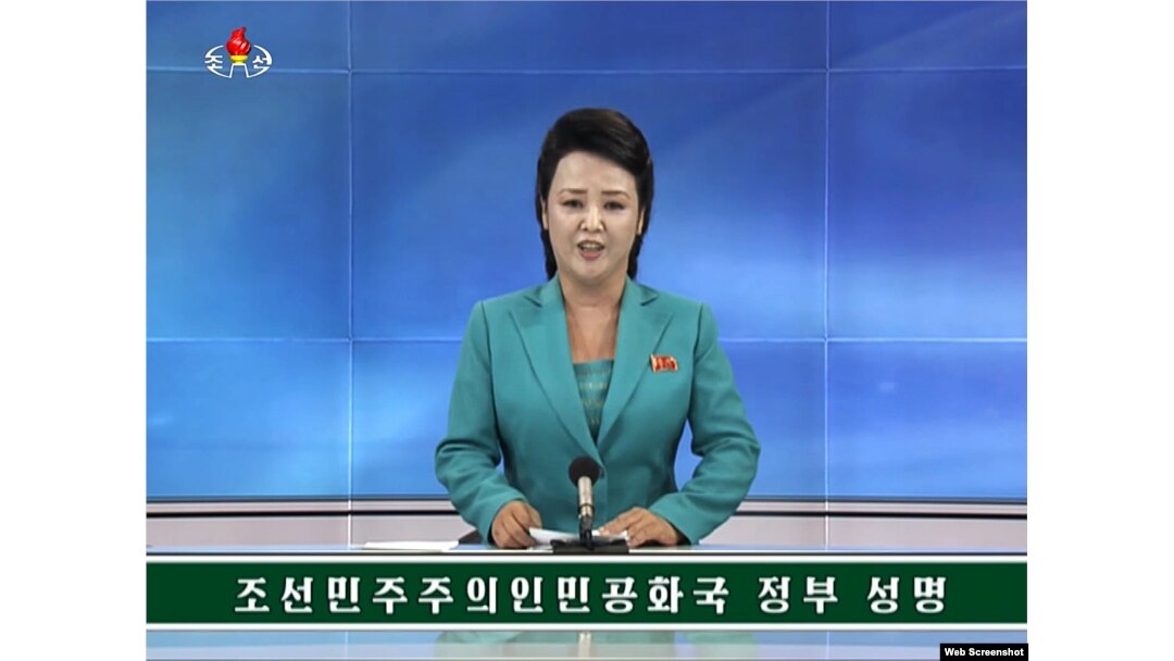 북한이 7일 발표한 정부성명을 조선중앙TV 아나운서가 낭독하고 있다.