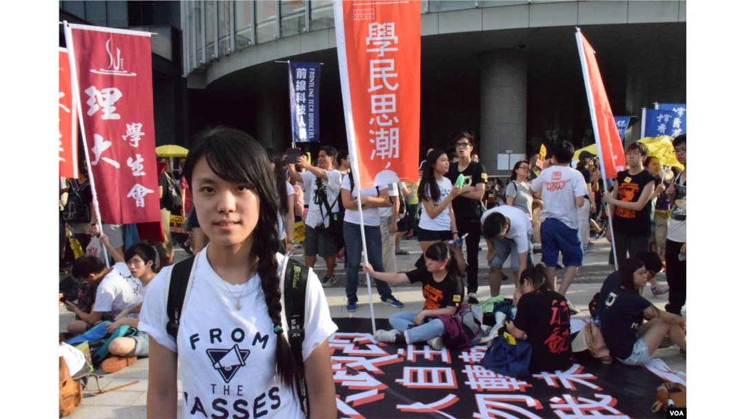 「學民思潮」發言人黃子悅表示,如果立法會通過港府政改方案,會令社會撕裂更嚴重。(美國之音湯惠芸攝)