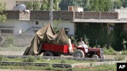 巴基斯坦當局運走美軍擊斃本拉登行動中墜毀的直昇機殘骸