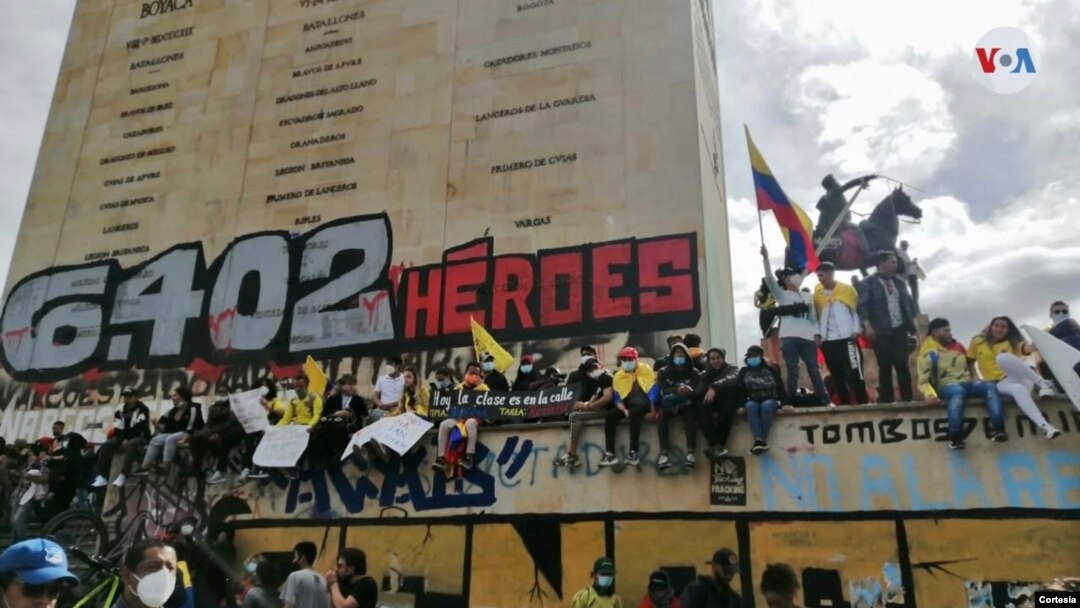 Manifestación pacífica en el Monumento a Los Héroes, en Bogotá, el 15 de mayo de 2021. [Foto: Cortesía Valentina Laverde]