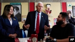 ARCHIVO: El exvicepresidente de EEUU Mike Pence durante un acto de campaña en Nueva Hampshire el 9 de junio de 2023.