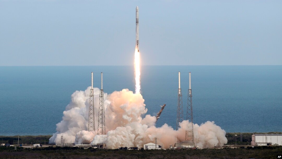 A SpaceX Falcon 9 rocket lifts off from launch complex 40 at the Cape Canaveral Air Force Station in Cape Canaveral, Florida, April 2, 2018.