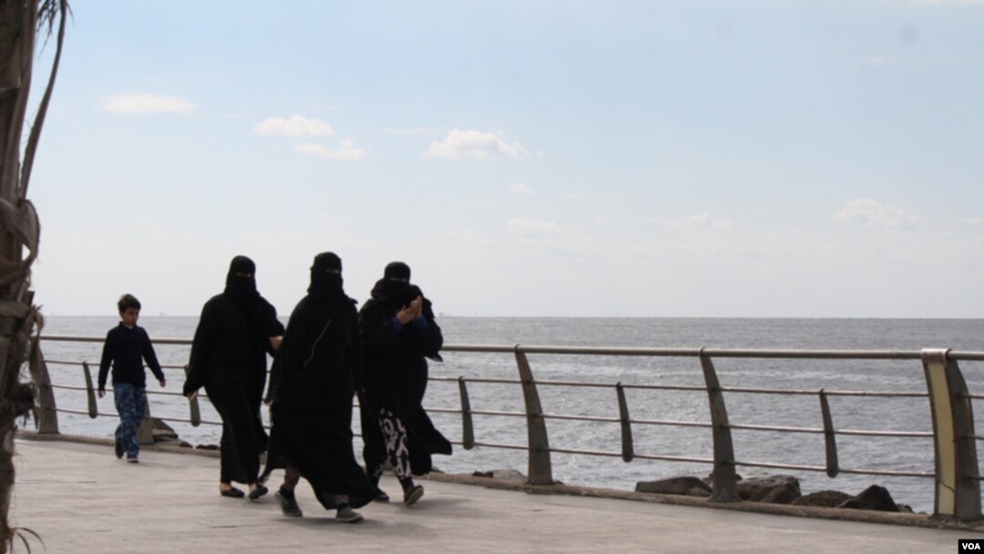 Critics complain hardliners in Saudi Arabia share some of the same beliefs as violent extremists, like forcing women to get permission from male guardians to make any major decisions, Riyadh, Saudi Arabia, Jan. 27, 2016 (H. Murdock/VOA)