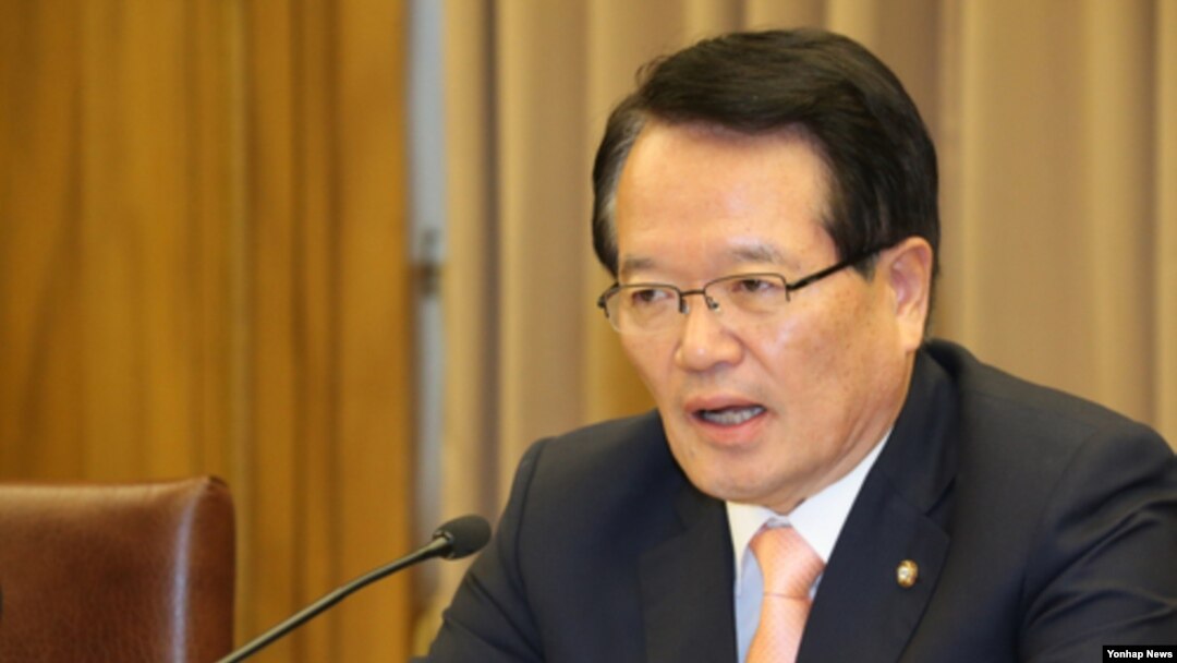 한국의 정의화 신임 국회의장이 2일 국회에서 상시국회 필요성 등 19대 국회 후반기 국회운영 의지를 밝히고 있다. 