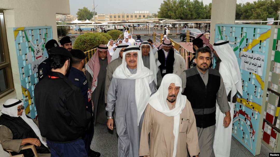 Kuwaiti men arrive to cast their votes during parliamentary election in a polling station in Kuwait City, Kuwait, Nov. 26, 2016. 