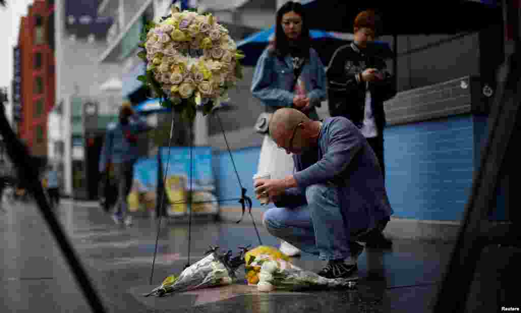 A person pays tribute to the late actress Doris Day on the Hollywood Walk of Fame in Los Angeles, California, May 13, 2019.