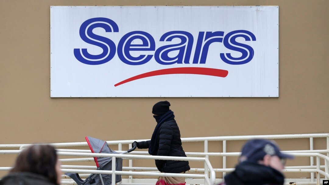 Con este anuncio, Sears podrá mantener abiertas las aproximadamente 400 tiendas que quedan, lo que significaría que decenas de miles de empleos están a salvo por ahora.