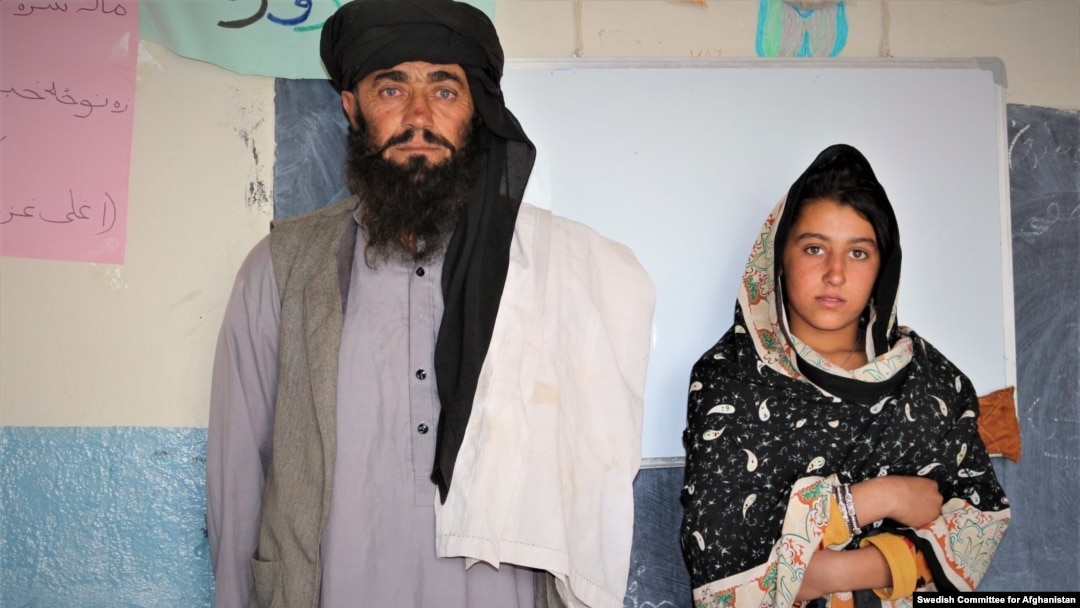 Mia Khan standing next to his daughter, Rozai. (Courtesy: Swedish Committee for Afghanistan)