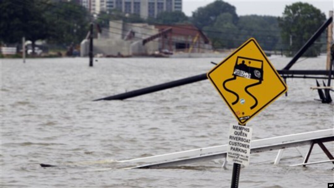 A ramp leading to the Memphis Queen riverboat and its parking area are surrounded by floodwater in Memphis, Tennessee, May 7, 2011.