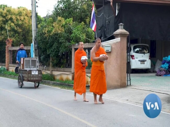 Thai Monks Adopt Earth Day Practices to Eliminate Plastic Waste 