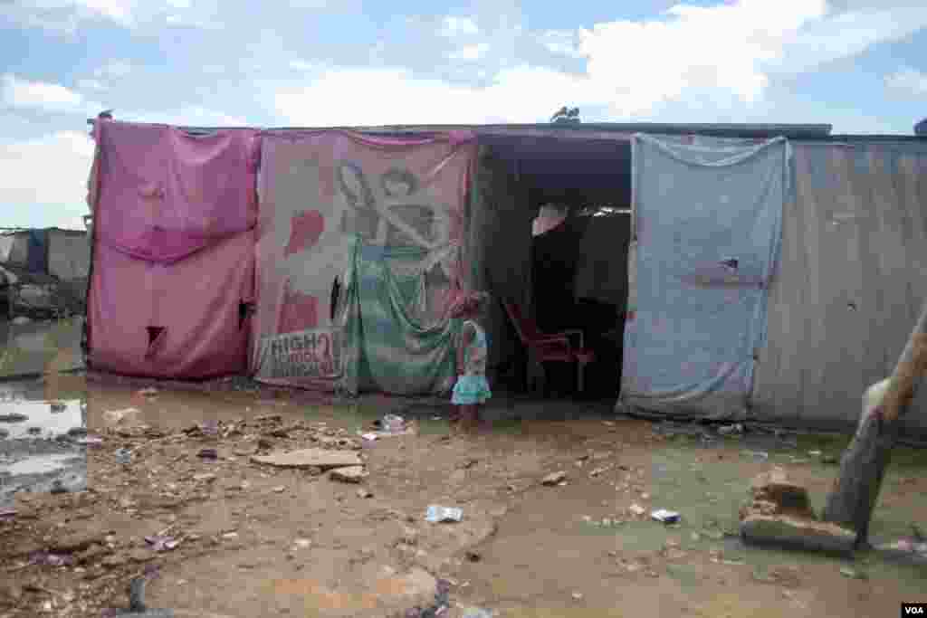 As&#237; luce el hogar de muchos venezolanos que viven en las zonas de frontera entre Colombia y Venezuela. Tras la pandemia de la COVID-19 muchas familias les toco aguardar tiempo en asentamientos improvisados, debido al cierre de frontera. 