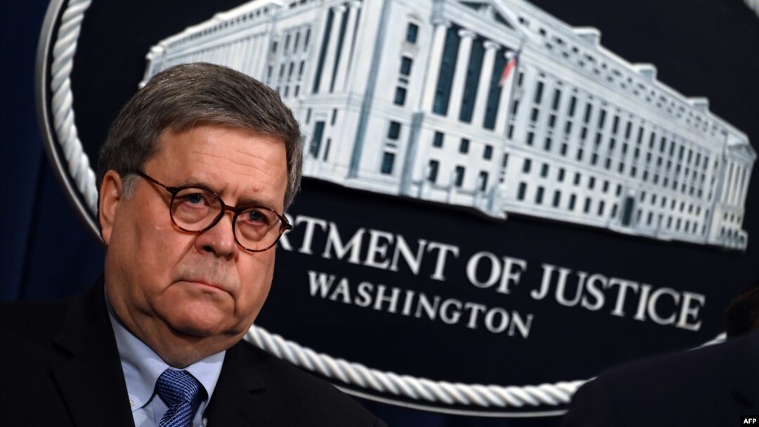 El secretario de Justicia, William Barr, fue el encargado de anunciar los cargos durante una rueda de prensa, celebrada el 26 de marzo de 2020.