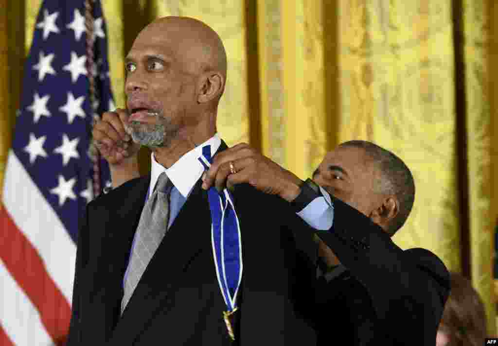 U.S. President Barack Obama presents NBA star Kareem Abdul-Jabbar with the Presidential Medal of Freedom, the nation's highest civilian honor, during a ceremony honoring 21 recipients, in the East Room of the White House in Washington, D.C., Nov. 22, 2016.