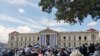 ¿Quiénes y por qué protestan en El Salvador contra Nayib Bukele?