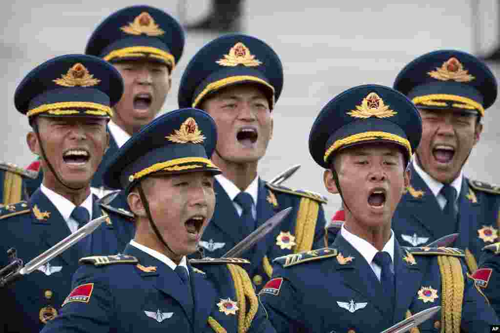 Chinese honor guard members let out a yell during a welcome ceremony for Singapore's Prime Minister Lee Hsien Loong at the Great Hall of the People in Beijing.