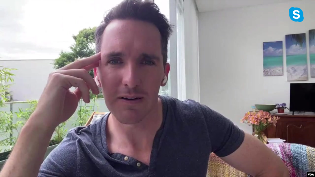 澳洲廣播公司前駐華記者比爾·博圖斯通過Skype接受美國之音專訪