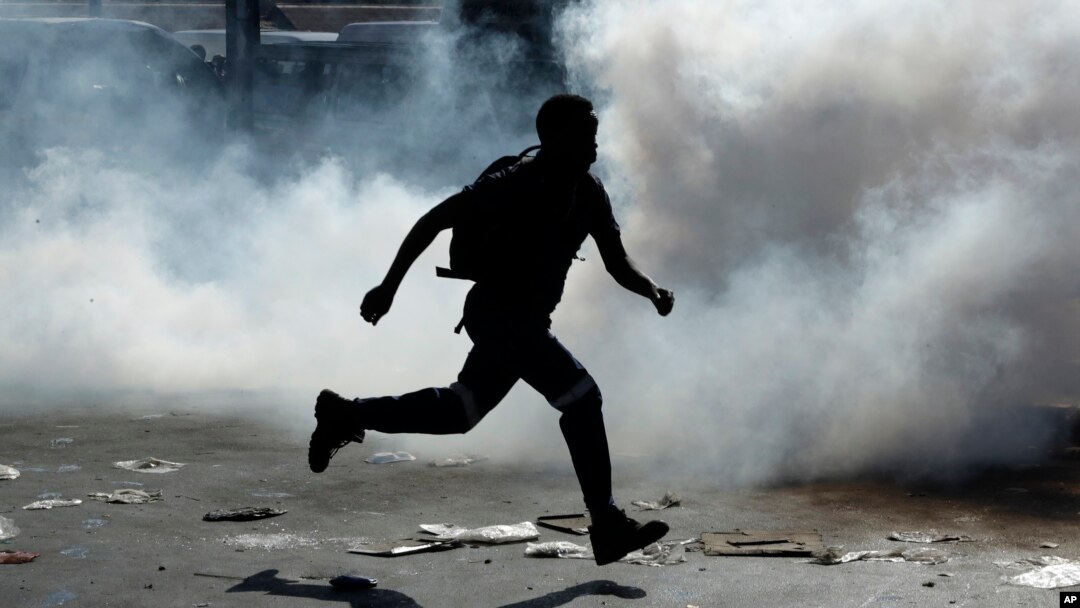 Moto azali kokita kati molinga police ebwaki na Germiston, na Johannesburg, Afrika ya ngele, 3 septembre 2019.