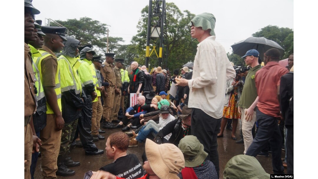 Malawi police mounted a human wall to prevent protesters from proceeding to the State House where they intended to hold vigils.