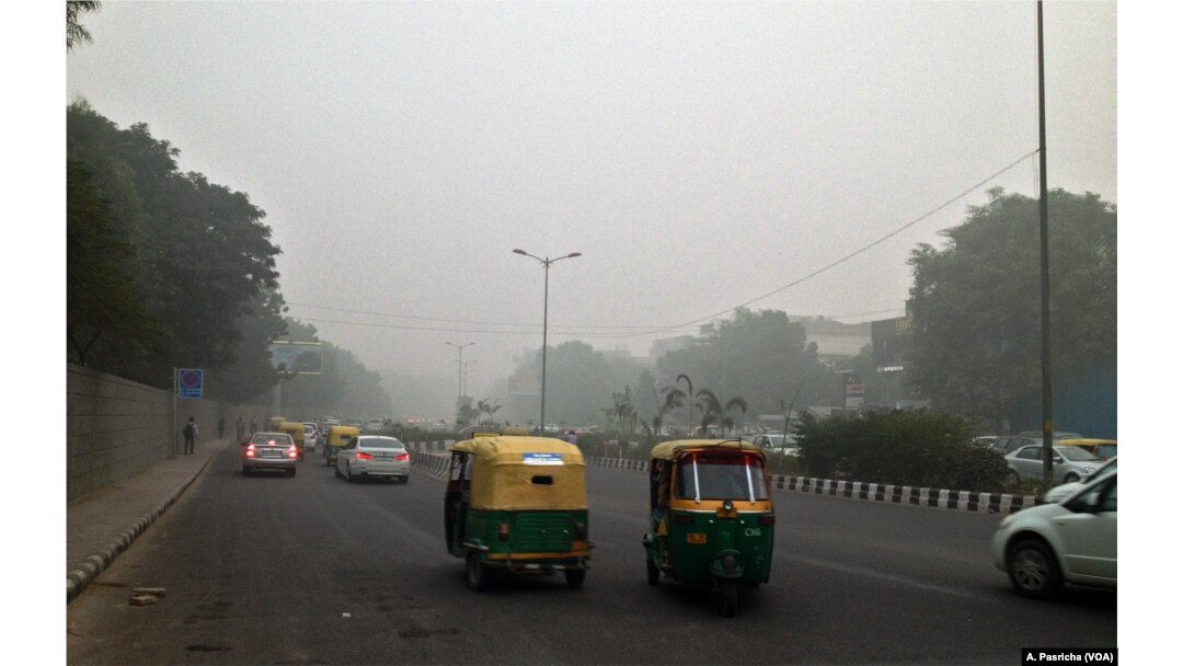 Even during the day visibility is poor on the streets of New Delhi, India, due to high pollution levels, Nov. 6, 2016.