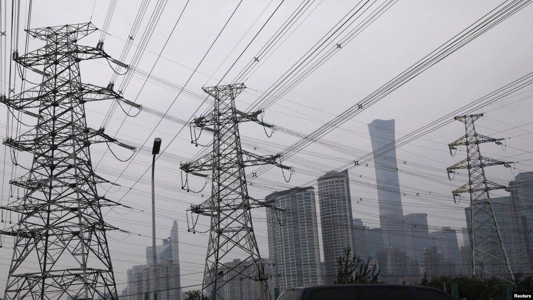 北京商業中心區旁的輸電塔。 （2021年9月28日）