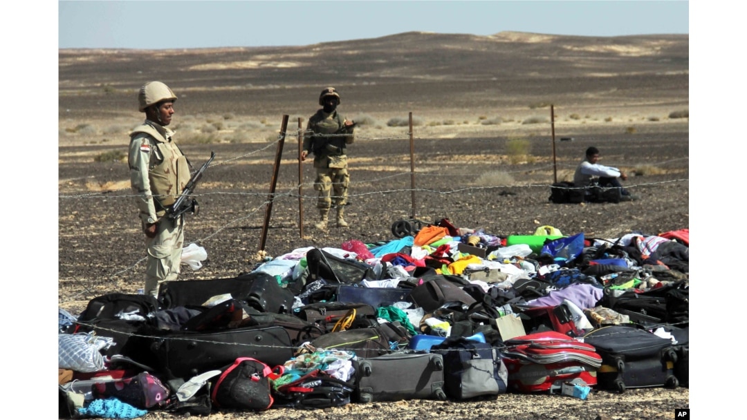 Egyptian Army soldiers stand near luggage and personal effects of passengers a day after a passenger jet bound for St. Petersburg, Russia crashed in Hassana, Egypt, Nov. 1, 2015.