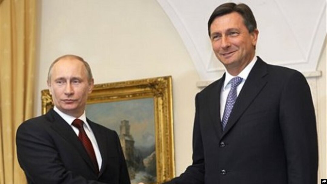 Russia's Prime Minister Vladimir Putin (l) and his Slovene counterpart Borut Pahor shake hands in Brdo Slovenia, March 22, 2011
