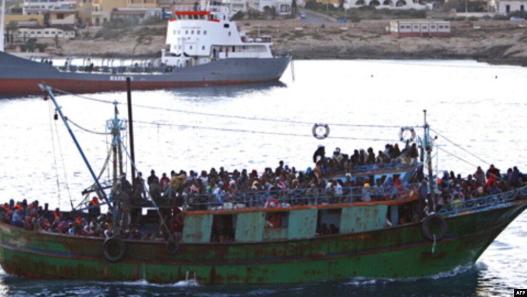 Kuzey Afrika'dan İtalya'ya Tekneyle Tehlikeli Kaçış
