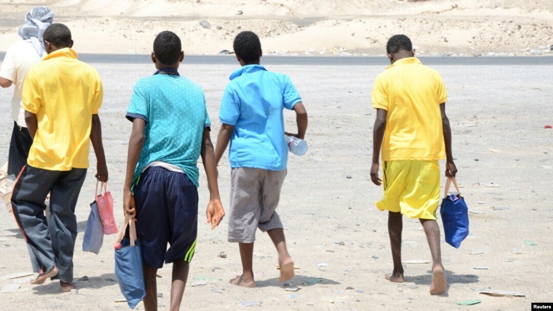Ethiopian migrants walk after arriving to Yemen's shore on a smugglers boat in the southern province of Shabwa, Yemen, Aug. 11, 2017. 