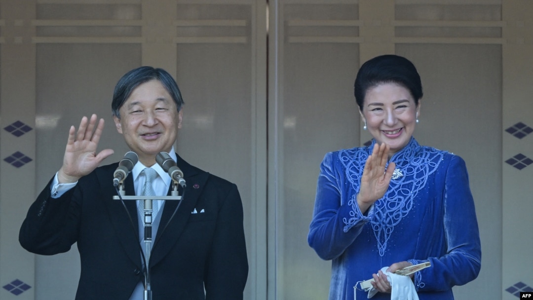 2月23日是日本德仁天皇的65歲生日，他與雅子皇后在東京的皇宮陽台上向祝福者致意。