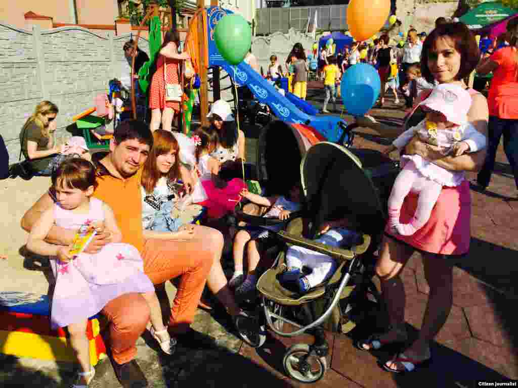 Maxim Maslyuk and his family fled Luhansk nine months ago but still struggle to adapt in Kyiv, June 3, 2015. (Daniel Schearf/VOA)
