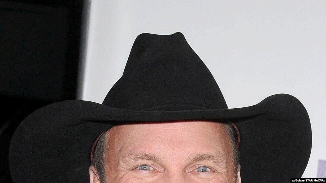 ARCHIVO - Garth Brooks, estrella de la música country, en Nashville, Tennessee, el 5 de marzo de 2020.