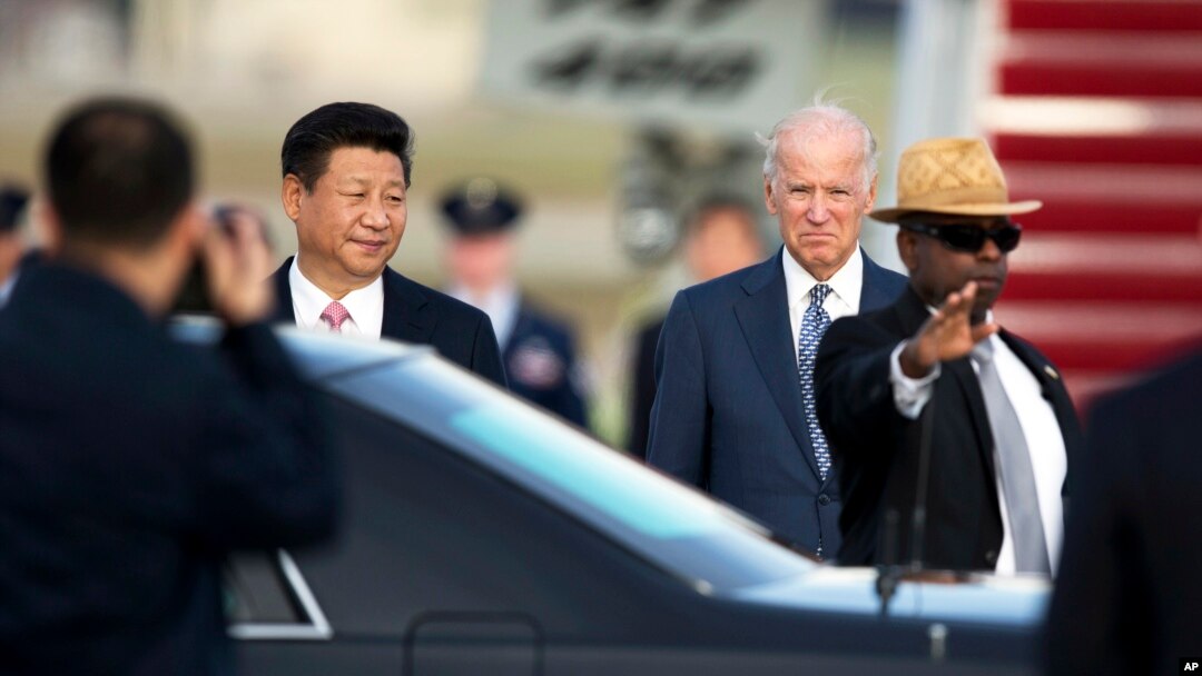 El vicepresidente Joe Biden recibió a Xi y a su esposa, el jueves en la Base Andrews de la Fuerza Aérea, poco después de que el Papa Francisco partiera a Nueva York.