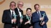 Sergio Castellitto, John Lithgow, Isabella Rossellini y Ralph Fiennes, ganadores del premio al mejor elenco por "Conclave", posan durante la 31.ª edición de los Premios del Sindicato de Actores de Cine, el 23 de febrero de 2025, en el Auditorio Shrine de Los Ángeles, EEUU. 
