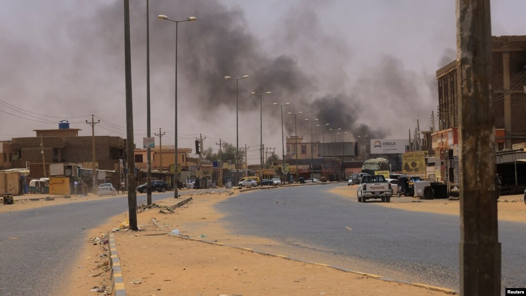 Smoke rises in Omdurman, near Halfaya Bridge, during clashes between the Paramilitary Rapid Support Forces and the army as seen from Khartoum North, Sudan April 15, 2023.