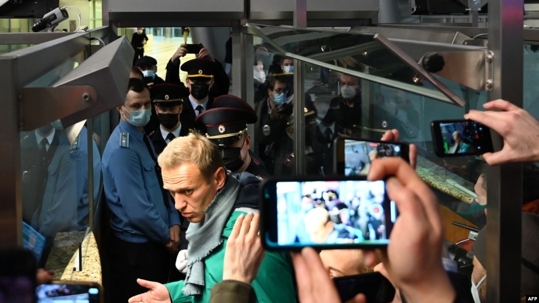 지난 17일 러시아 야권 지도자 알렉세이 나발니가 17일 모스크바 셰레메티예보 국제공항에 도착한 후 경찰에 체포됐다. 