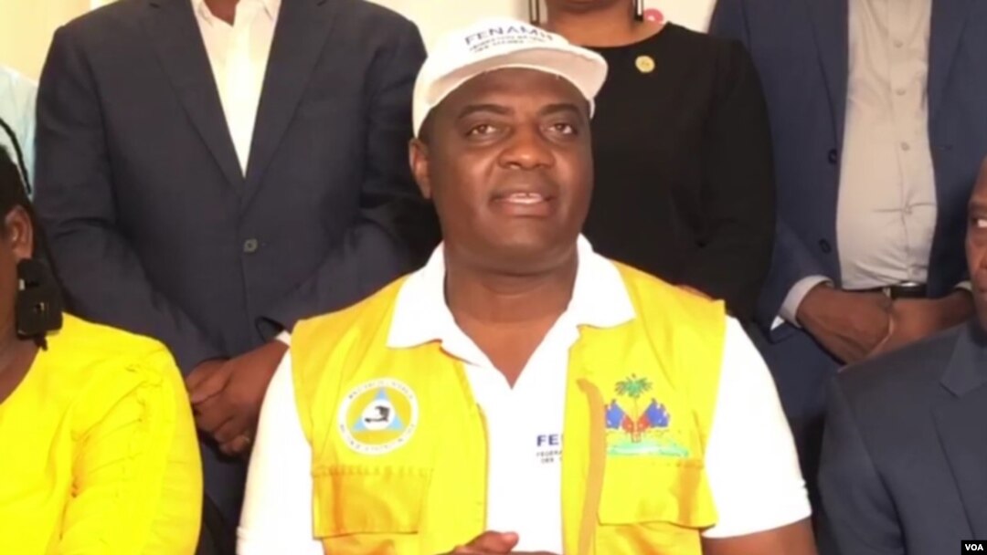 Jude Edouard Pierre, leader of the National Federation of Haitian Mayors, talks to reporters in Port-au-Prince, March 13, 2020. His group is launching a national coronavirus public awareness campaign. (Matiado Vilme/VOA)