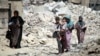 Families fleeing are starving and crying out for water as they reach Iraqi forces in Mosul, July 5, 2017. (H. Murdock/VOA)