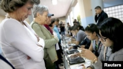 Los ciudadanos han salido a votar desde tempranas horas en la ciudad de Caracas.