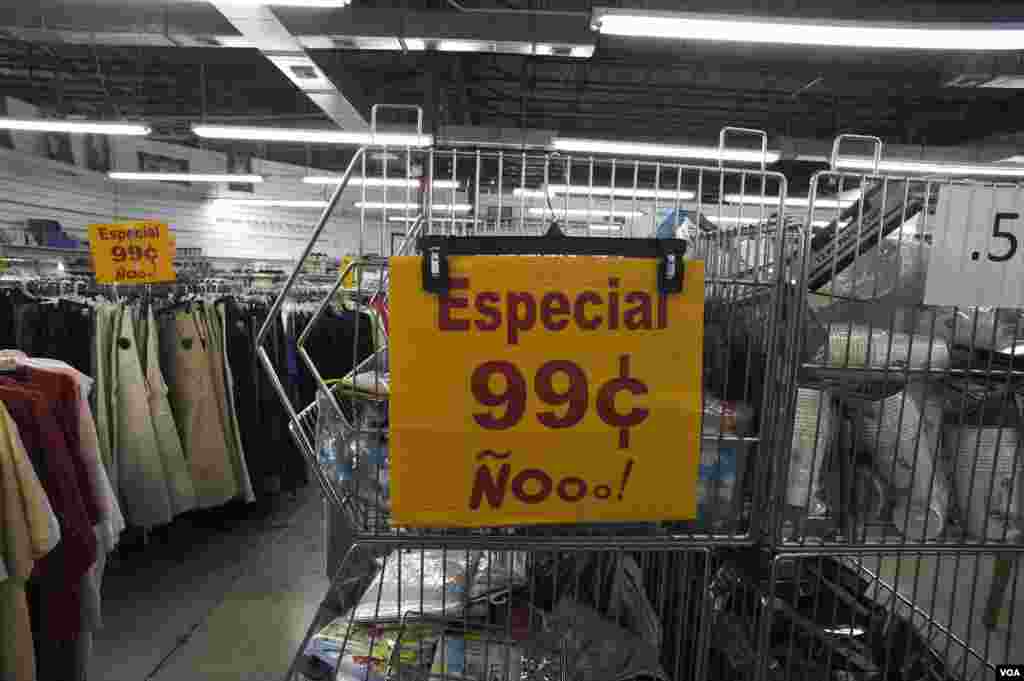 La tienda vende lo mismo mercancía importada de China que lo que fabrica con la mira puesta en los clientes que compran para llevar a Cuba.