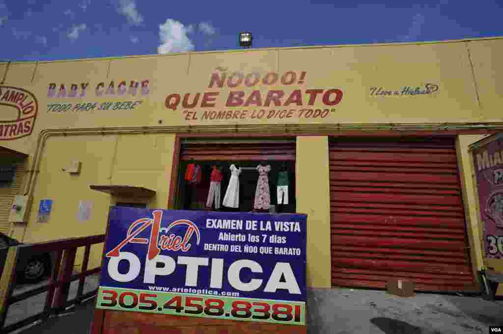 La tienda ¡Ño que barato! fue abierta en Hialeah, Miami, en la década de 1990. Sus primeros clientes fueron los exiliados cubanos que llegaban por mar en precarias embarcaciones y buscaban objetos de primera necesidad para sus familiares que en Cuba.