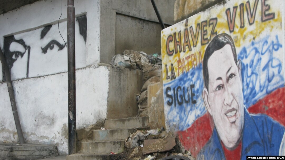 Luego de un año y ocho meses de fallecido, Hugo Chávez continúa siendo la base de la llamada revolución.