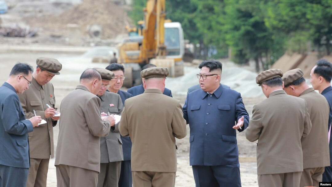 김정은 북한 국무위원장이 양강도 삼지연군의 생산현장과 건설현장을 시찰했다고 조선중앙통신이 지난 10일 보도했다.