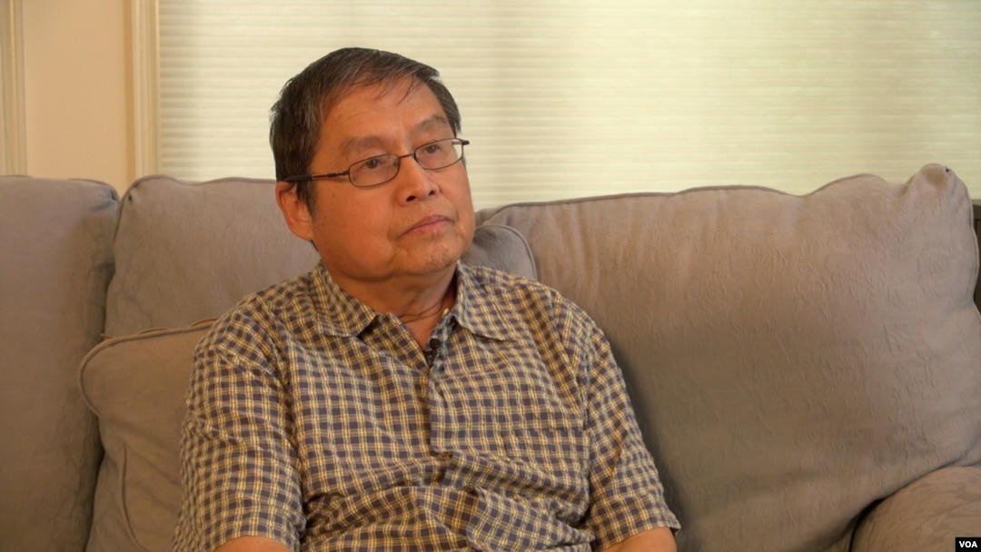 蘇曉康接受美國之音採訪。