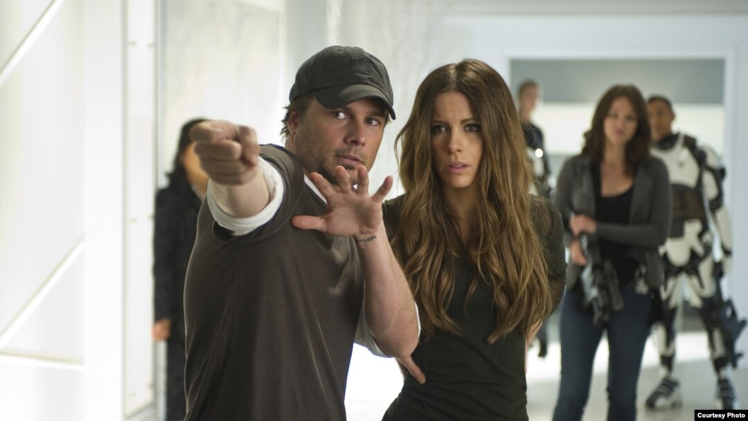 Director Len Wiseman (left foreground) and actor Kate Beckinsale (right foreground) on the set of Columbia Pictures' action thriller TOTAL RECALL.