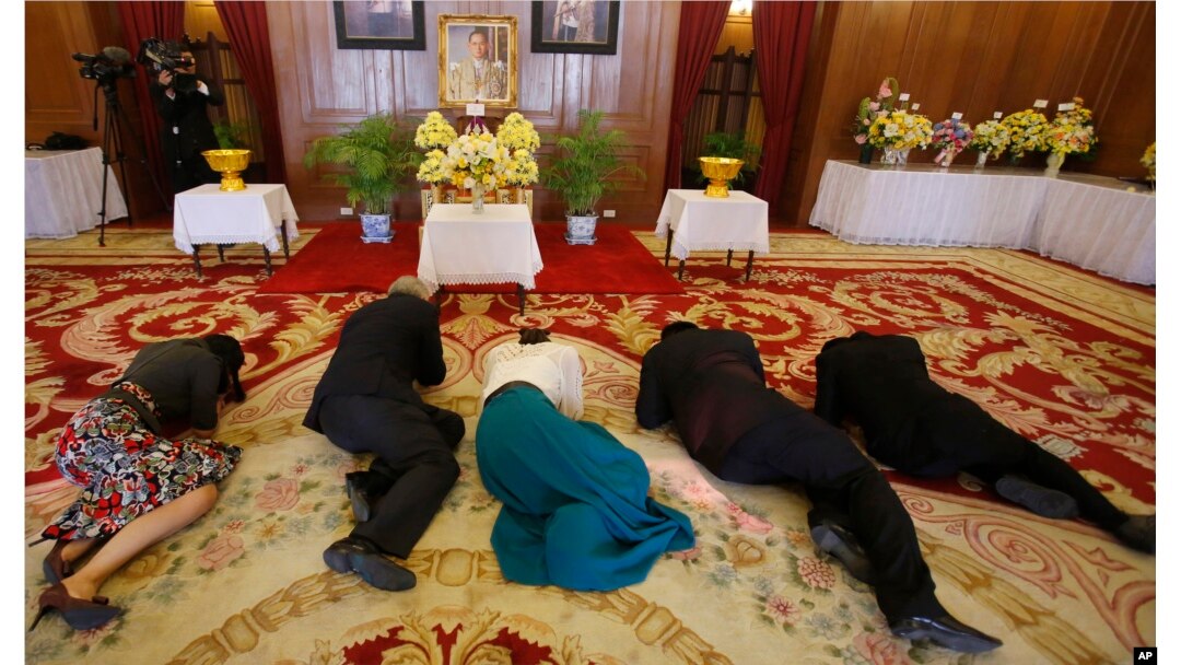 People pray in front of a portrait of Thai King Bhumibol Adulyadej at Grand Palace in Bangkok, Thailand, Feb. 18, 2016.