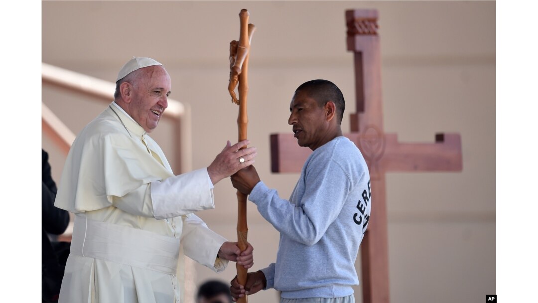 Pope Francis receives a cross made by an inmate at the CeReSo No. 3 prison in Ciudad Juarez, Mexico, Feb. 17, 2016.