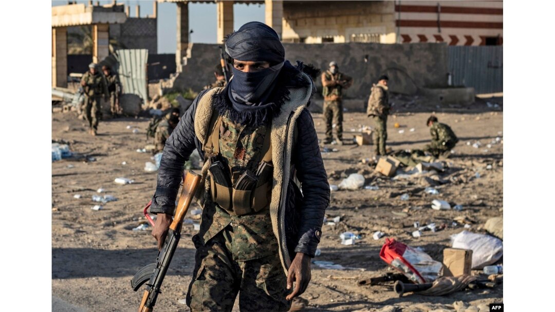 Fighters with the Syrian Democratic Forces (SDF) are pictured in the town of Baghuz, Syria, on the front line of fighting to expel the Islamic State group from the area, March 12, 2019.