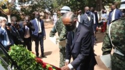 Presidente de Portugal Marcelo Rebelo de Sousa coloca uma coroa de flores junto aos túmulos de Amílcar Cabral e João Bernardo "Nino" Vieira na fortaleza de Amura