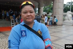 港九拯溺員工會副主席馮金蘭表示，大陸泳客帶來的問題不是人流增加，而是秩序及衛生的問題(美國之音湯惠芸攝)